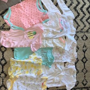 Set of long sleeve and short sleeve onesies